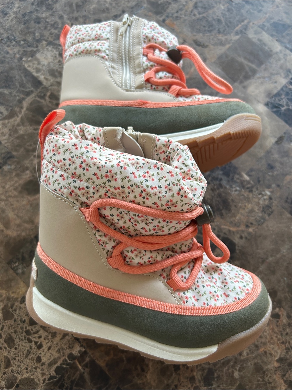 NWT 🆕 Rockport Girls Quilted Floral Winter Boots with Coral Accents, size 10